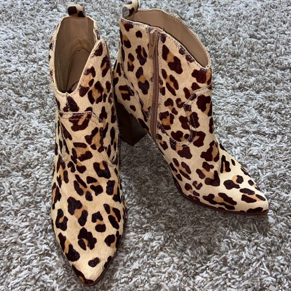 Steve Madden Ladd Cow Hair Cheetah Print Booties - Picture 15 of 16